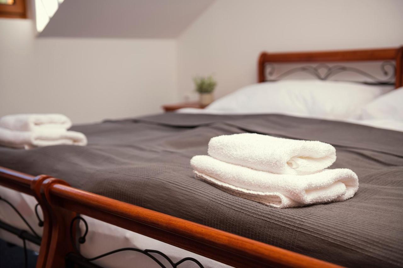 Hotel Ostende Chocerady المظهر الخارجي الصورة