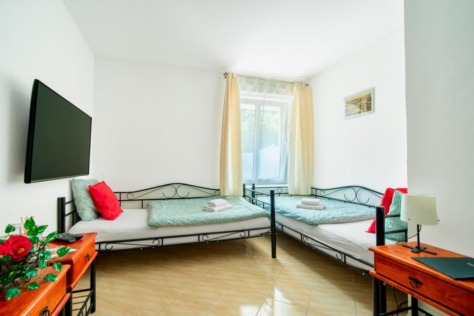 Hotel Ostende Chocerady المظهر الخارجي الصورة