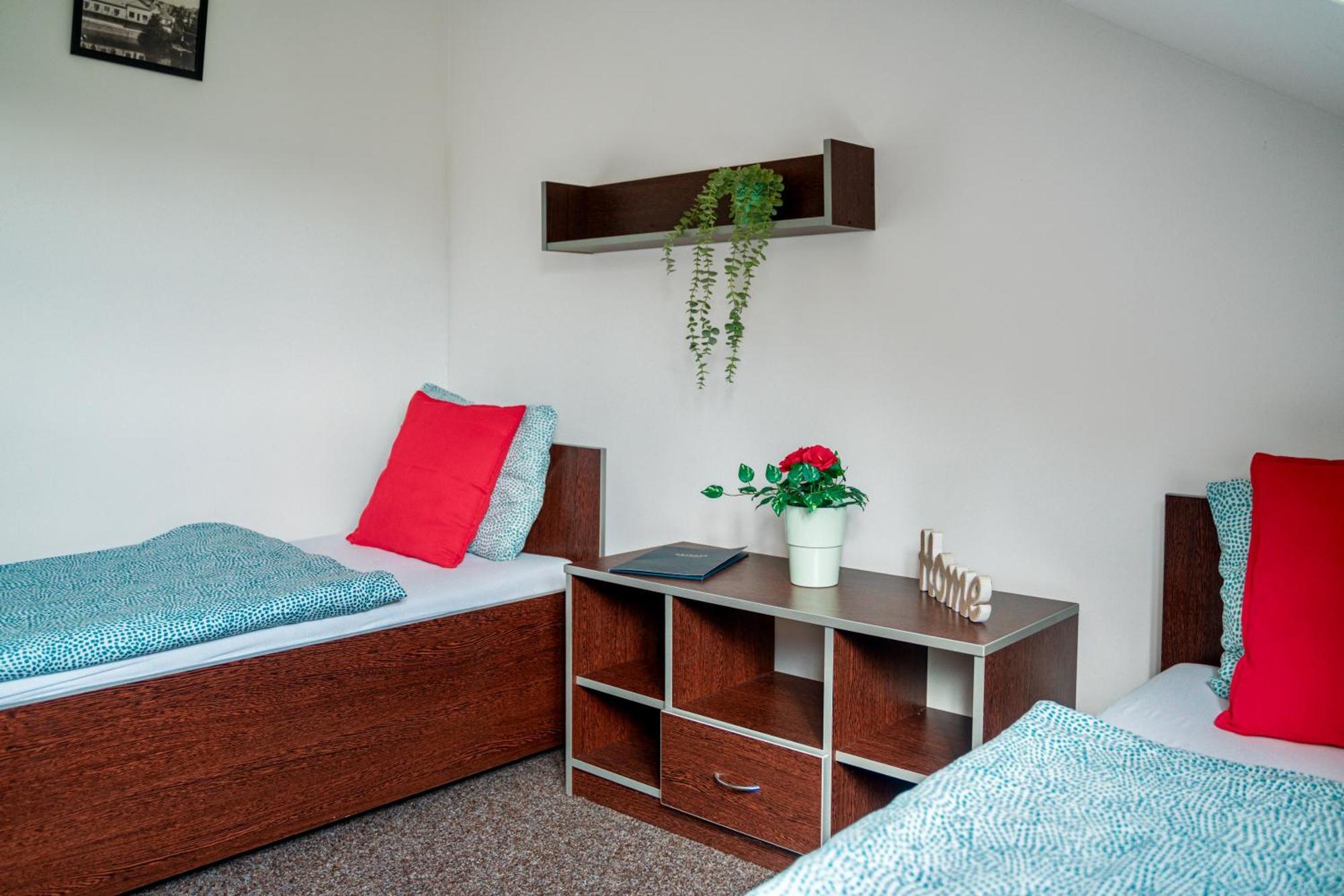 Hotel Ostende Chocerady المظهر الخارجي الصورة