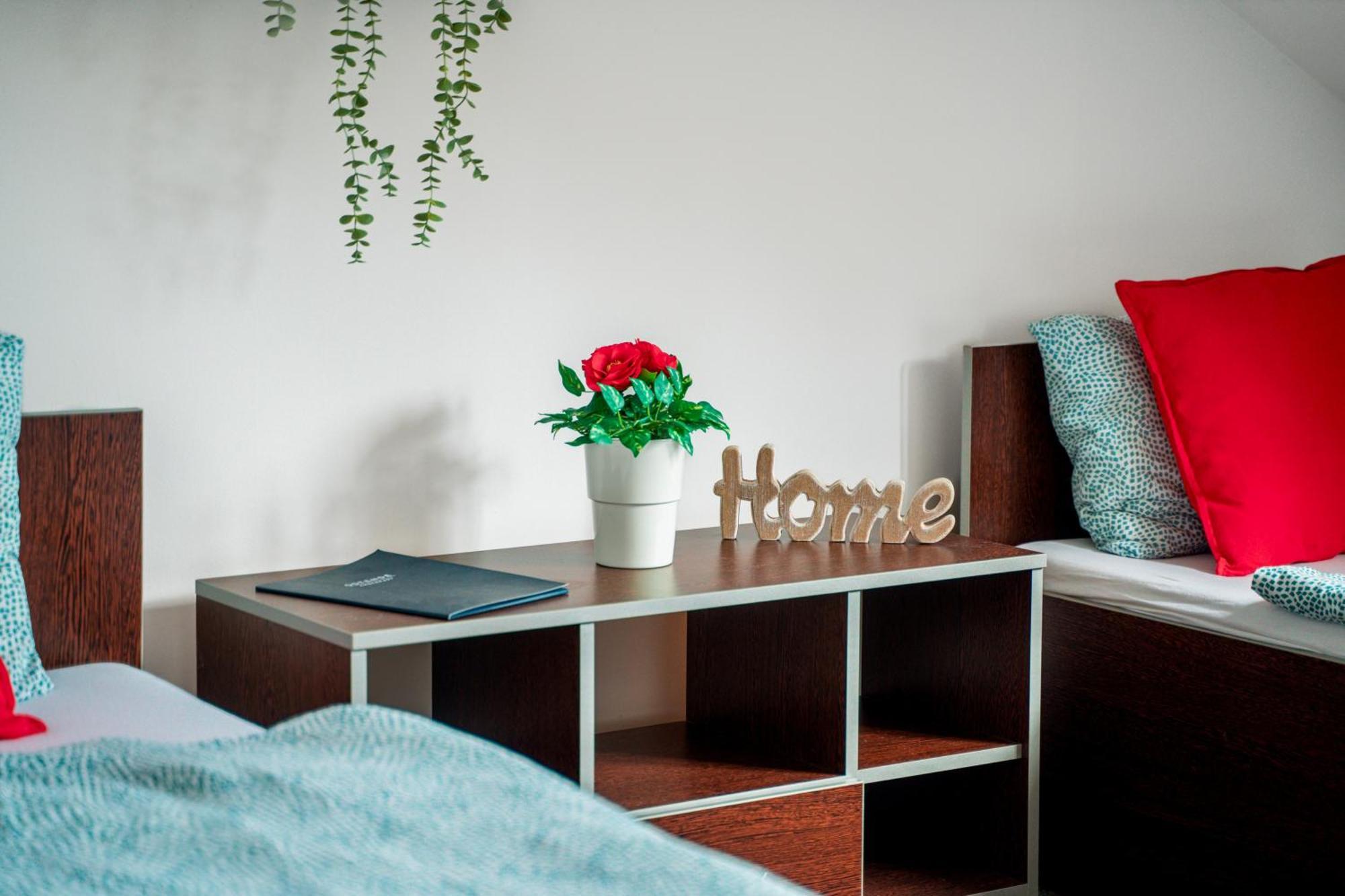 Hotel Ostende Chocerady المظهر الخارجي الصورة