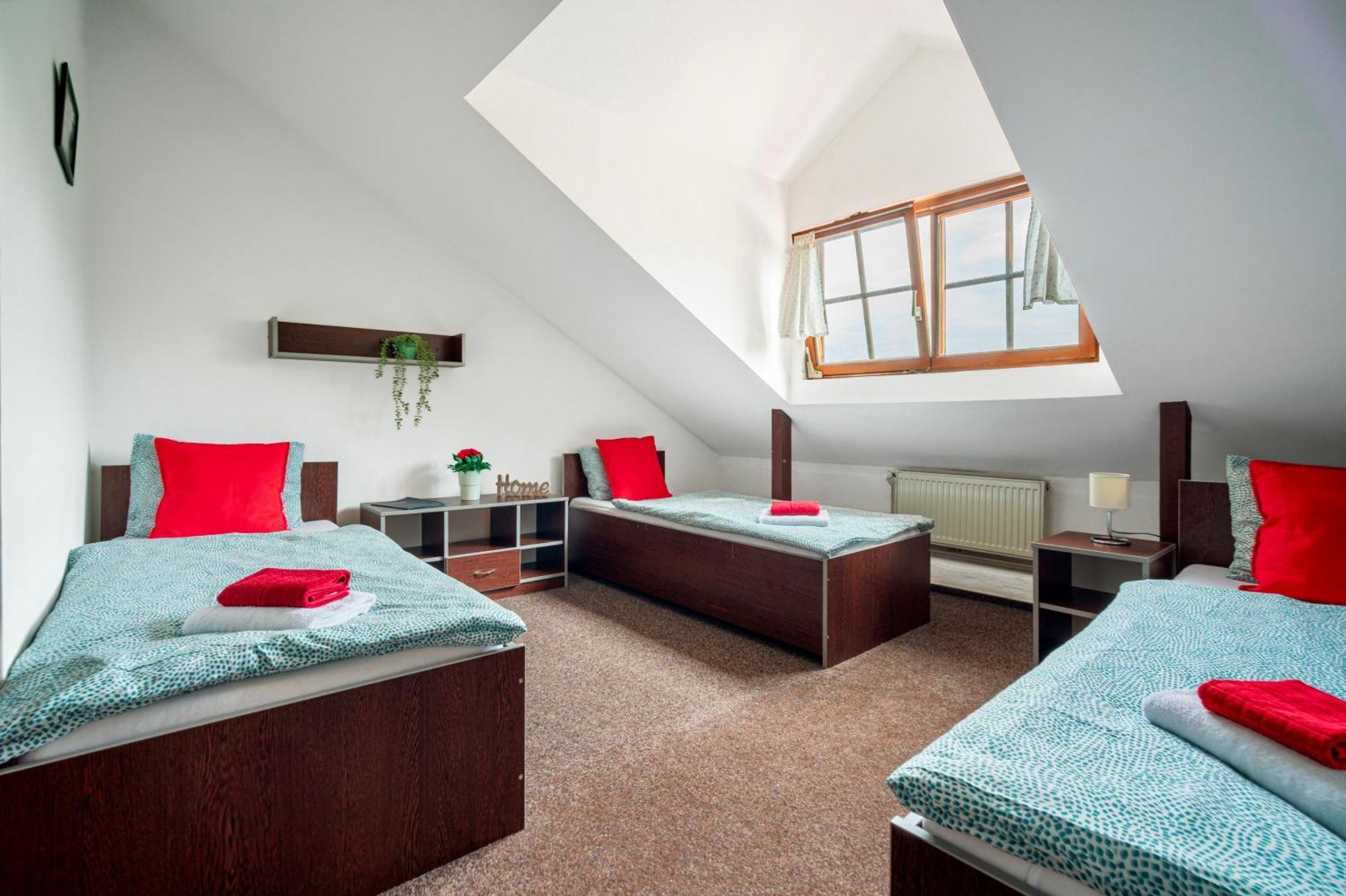 Hotel Ostende Chocerady المظهر الخارجي الصورة