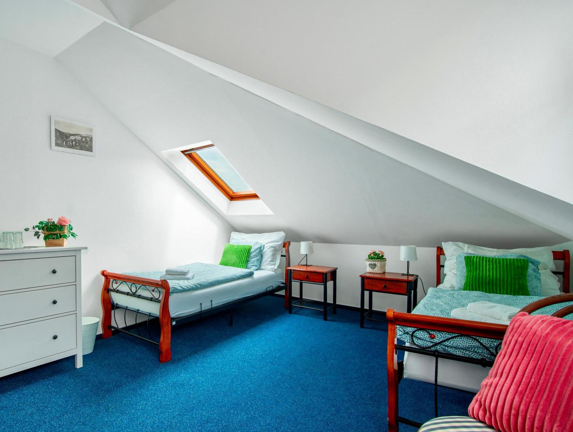 Hotel Ostende Chocerady المظهر الخارجي الصورة