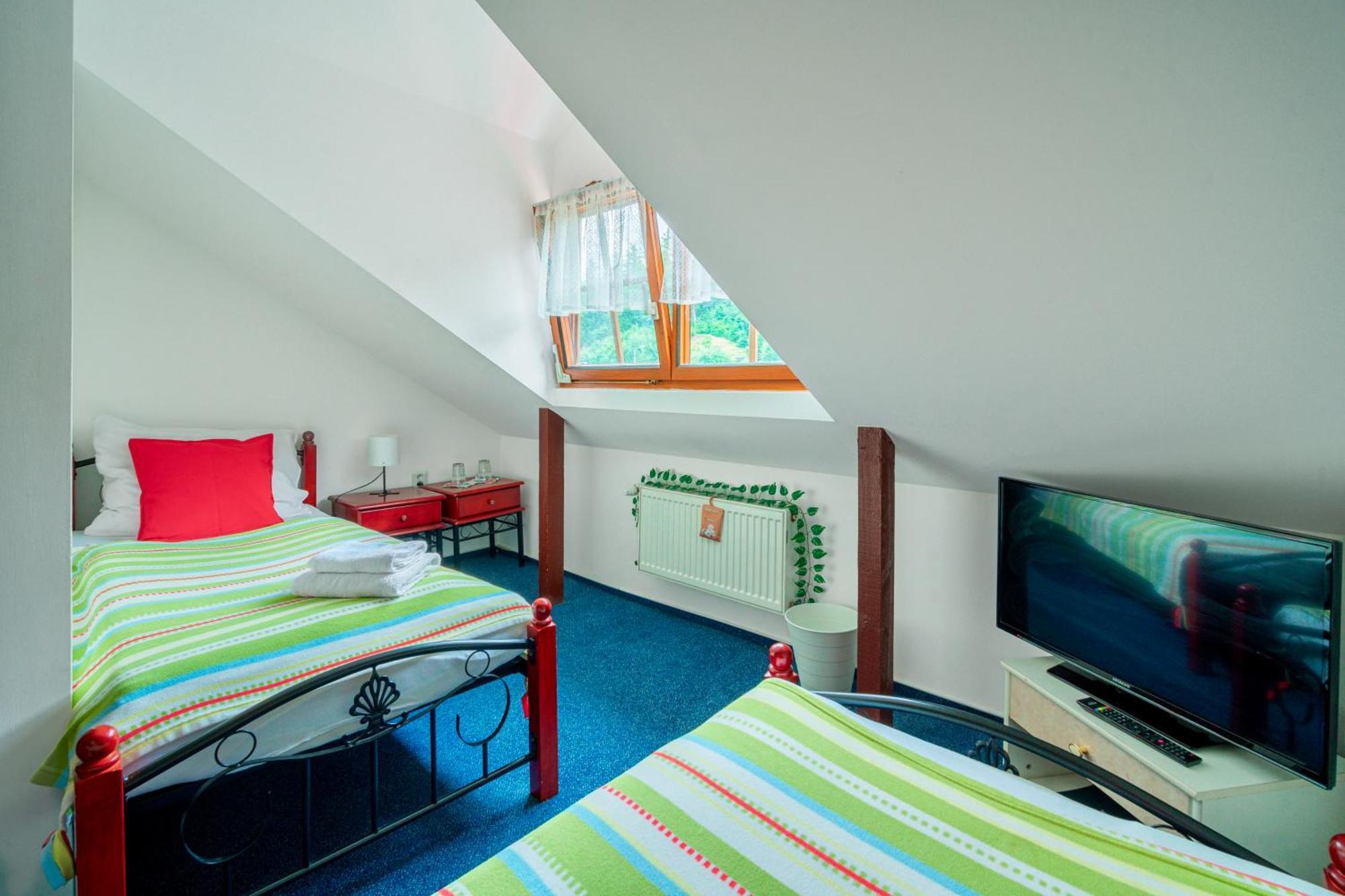 Hotel Ostende Chocerady المظهر الخارجي الصورة