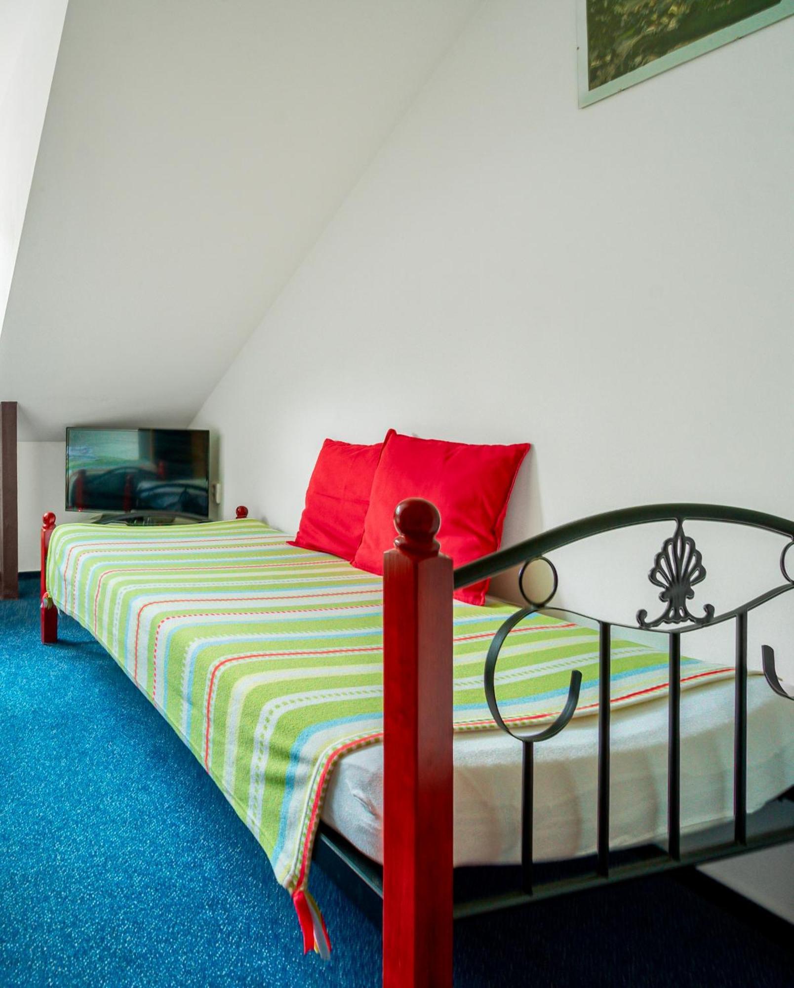 Hotel Ostende Chocerady المظهر الخارجي الصورة