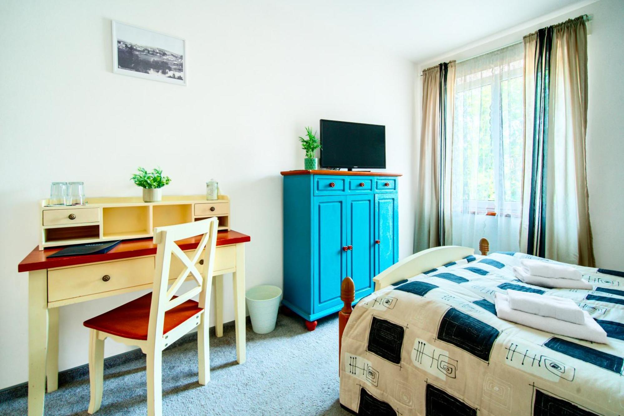 Hotel Ostende Chocerady المظهر الخارجي الصورة