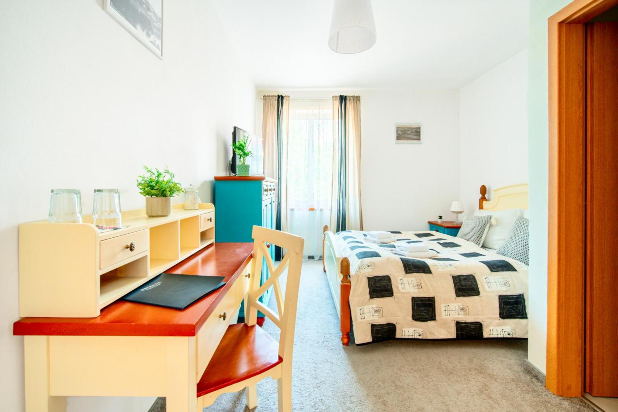 Hotel Ostende Chocerady المظهر الخارجي الصورة